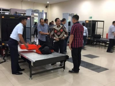 Kapolri Tito Karnavian Berikan Keteladanan, Semua Penumpang Wajib Diperiksa Kapolri Tito Karnavian Berikan Keteladanan, Semua Penumpang Wajib Diperiksa