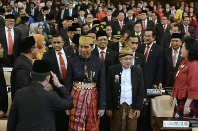Hadir Pada Sidang Tahunan MPR RI, Jokowi-JK Bertukar Pakaian Adat Hadir Pada Sidang Tahunan MPR RI, Jokowi-JK Bertukar Pakaian Adat