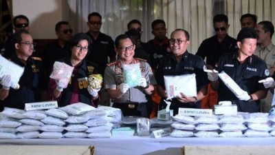Polisi Periksa Napi yang Kendalikan 1,2 juta Butir Ekstasi dari Lapas Nusakambangan Polisi Periksa Napi yang Kendalikan 1,2 juta Butir Ekstasi dari Lapas Nusakambangan