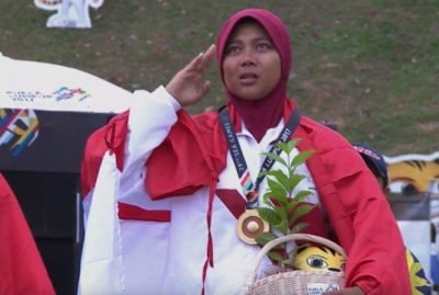 Sri Ranti Wanita Berhijab Pertama Indonesia Peraih Emas Di SEA Games Sri Ranti Wanita Berhijab Pertama Indonesia Peraih Emas Di SEA Games