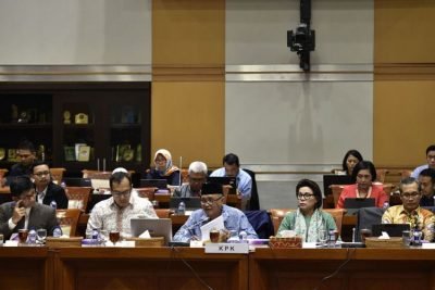 Rapat Kerja KPK dan Komisi III Berlangsung Tegang Rapat Kerja KPK dan Komisi III Berlangsung Tegang
