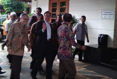 Usai Bebas, Anwar Ibrahim Mengunjungi Indonesia dan Bertemu BJ Habibie Usai Bebas, Anwar Ibrahim Mengunjungi Indonesia dan Bertemu BJ Habibie