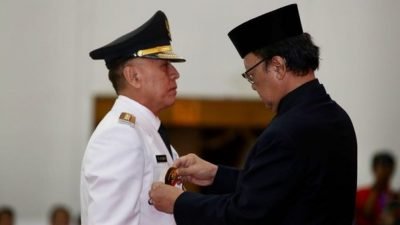 Mendagri Lantik M Iriawan Sebagi PLT Gubernur Jawa Barat Mendagri Lantik M Iriawan Sebagi PLT Gubernur Jawa Barat
