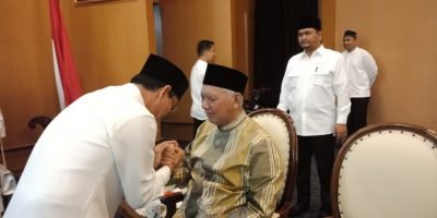 Usai Sholat Ied, Rusmadi Sowan ke Gubernur Kaltim Awang Faroek Usai Sholat Ied, Rusmadi Sowan ke Gubernur Kaltim Awang Faroek