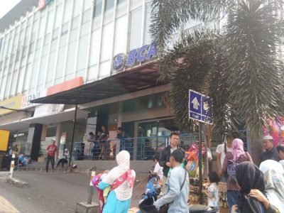 Kacab BCA Pamulang Sambangi Kediaman Nasabah Atas Nama Nadia Kacab BCA Pamulang Sambangi Kediaman Nasabah Atas Nama Nadia